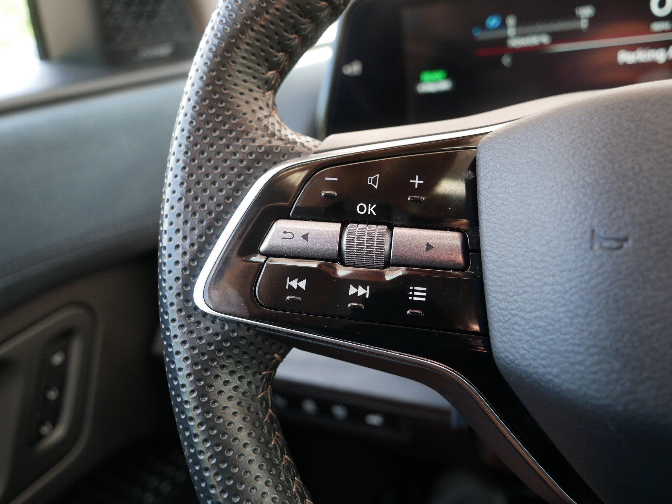Certified 2024 Nissan Ariya AWD image 28