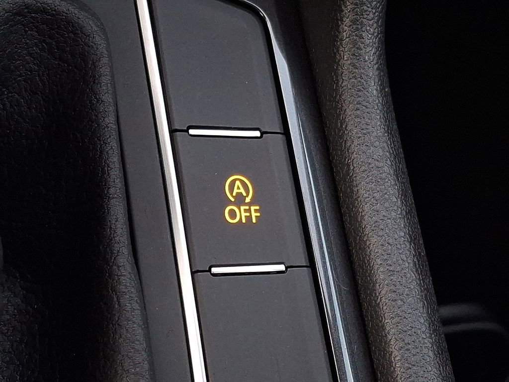 Used 2021 Volkswagen Tiguan SE w/ Panoramic Sunroof Package image 24