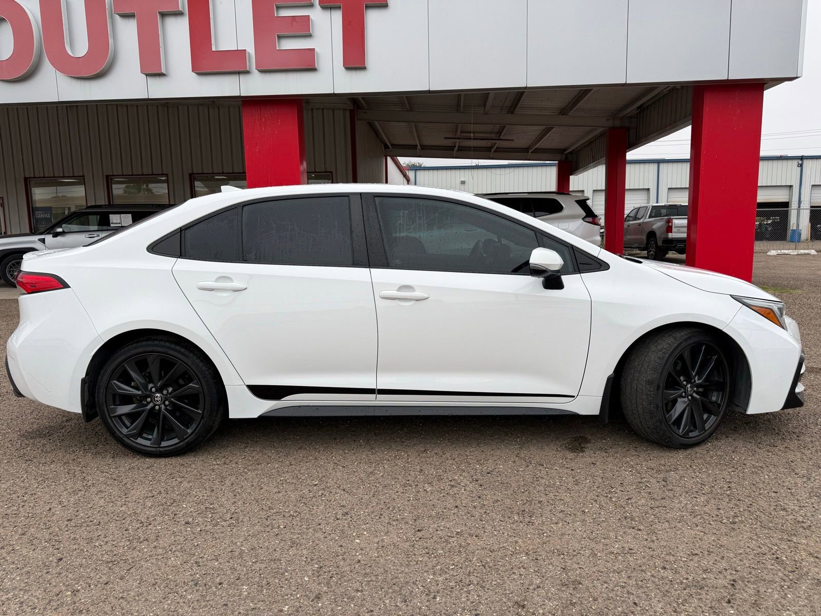 Used 2024 Toyota Corolla SE FWD image 3