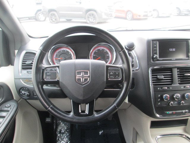 Used 2020 Dodge Grand Caravan SXT FWD image 17