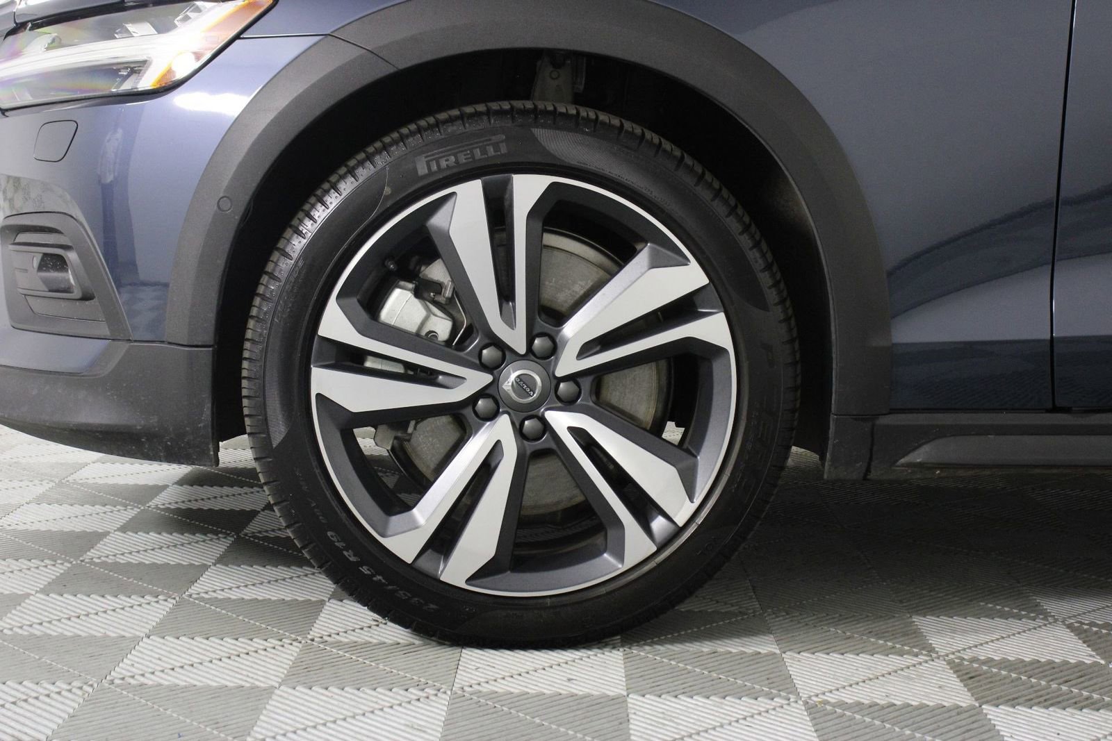 Certified 2025 Volvo V60 B5 Cross Country Plus image 28