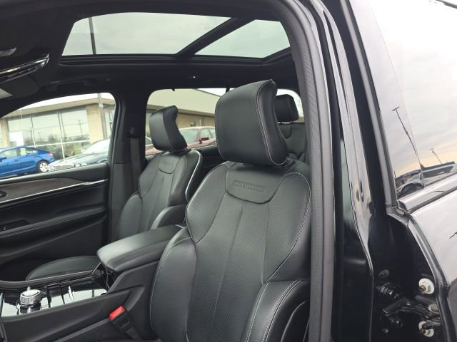 Used 2024 Jeep Grand Cherokee Overland w/ Adv Protech Group III image 16