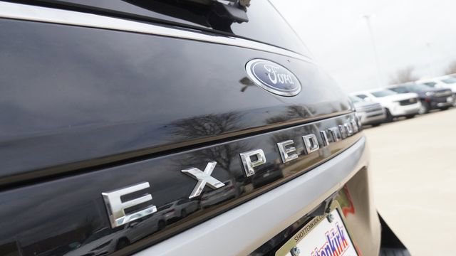 Used 2022 Ford Expedition Max XLT image 11