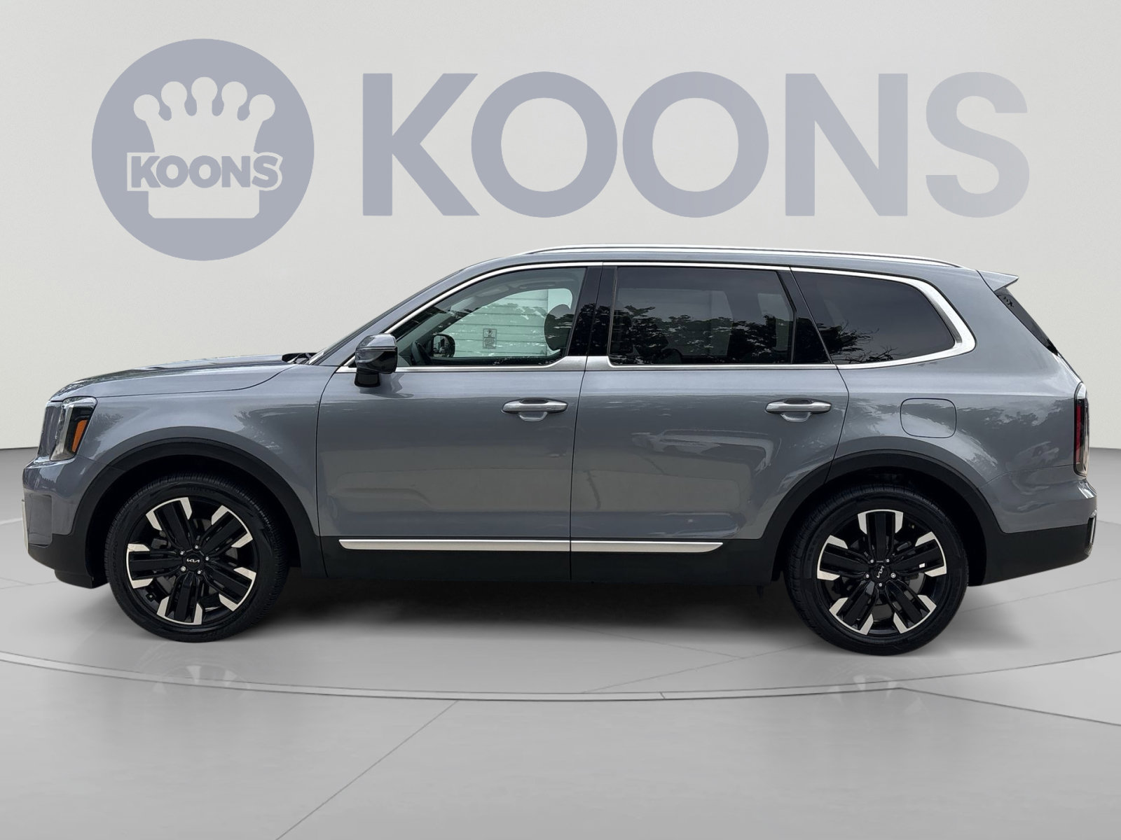 Used 2024 Kia Telluride SX w/ Towing Package FWD image 2