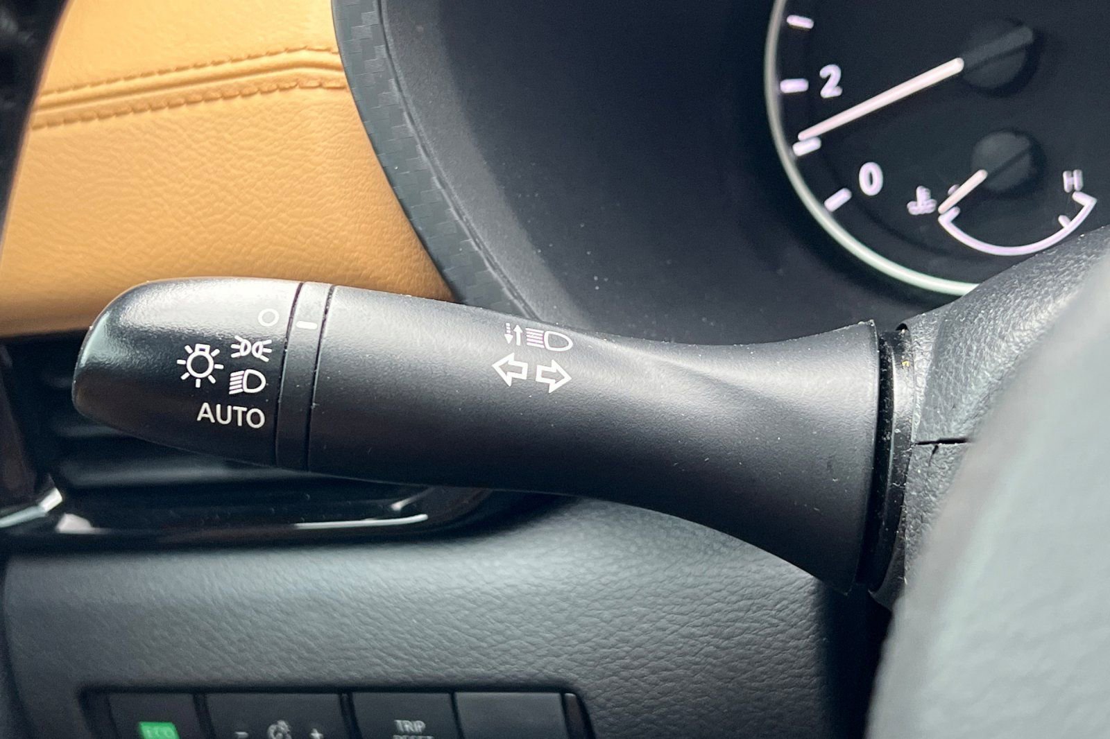 Used 2022 Nissan Sentra SV w/ SV Premium Package image 32