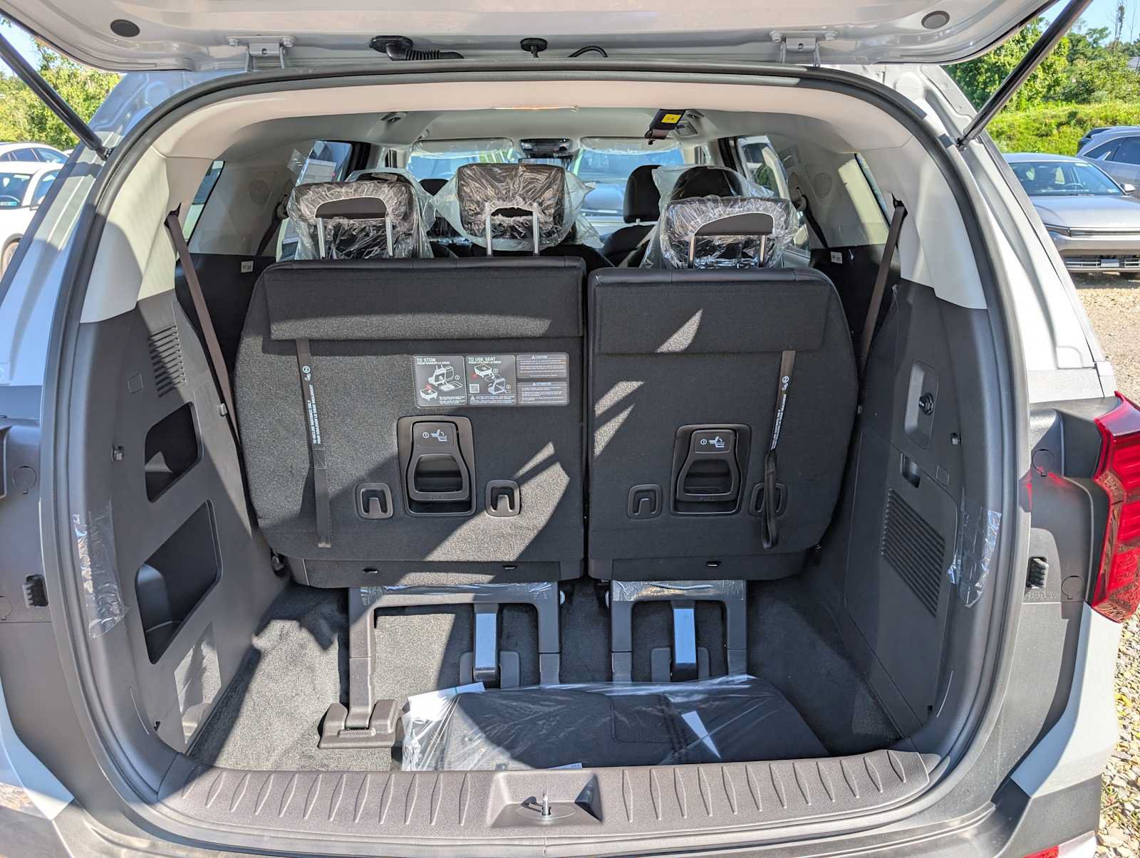 New 2027 Kia Carnival FWD image 7