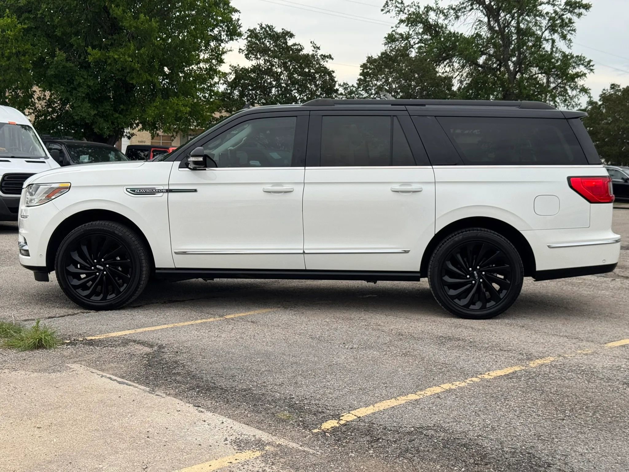 Used 2021 Lincoln Navigator L Black Label w/ Special Edition Package AWD/4WD image 3