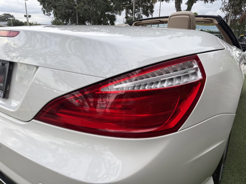 Used 2015 Mercedes-Benz SL 550 w/ Driver Assistance Package image 17