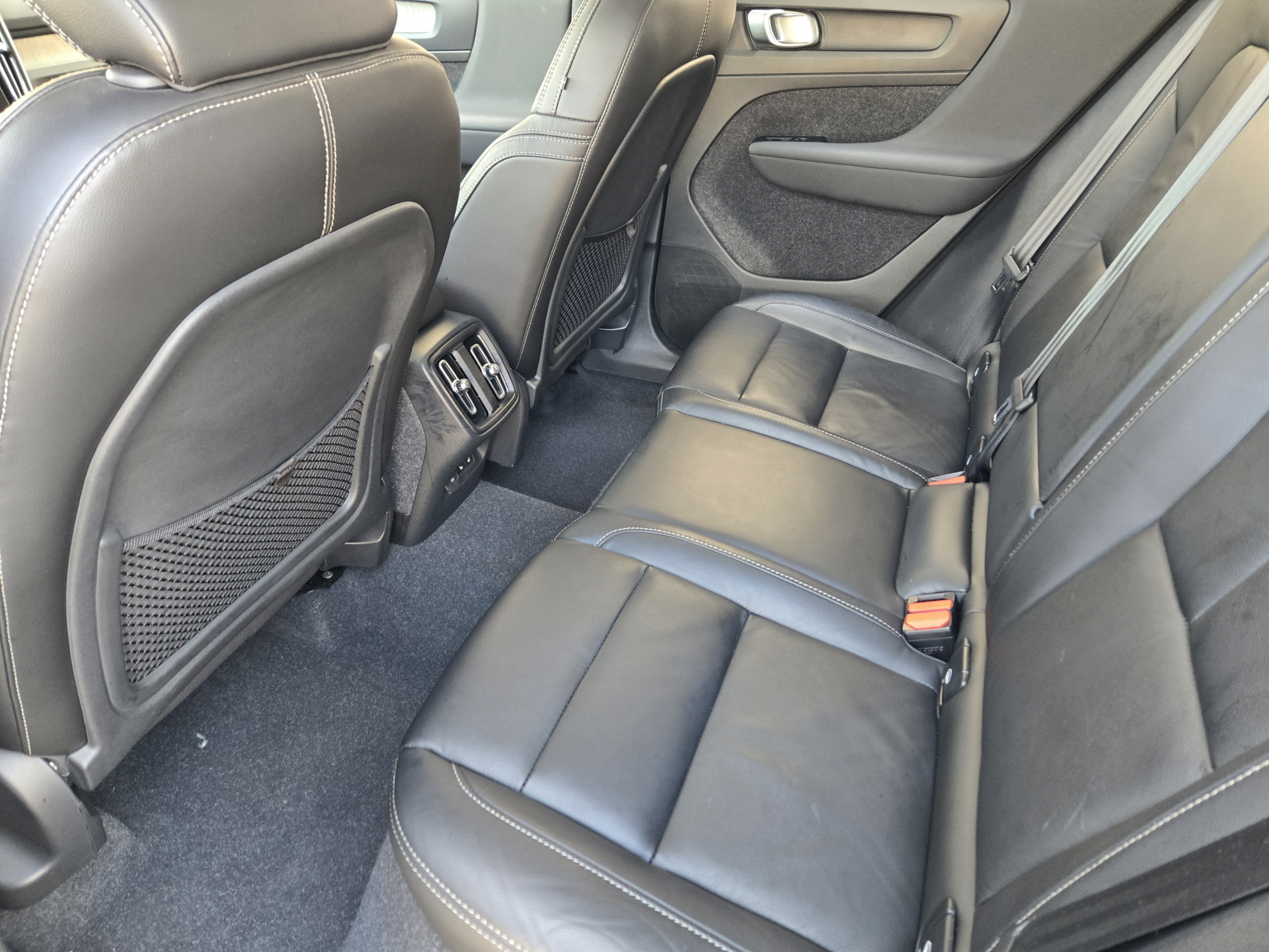 Used 2023 Volvo XC40 B4 Plus w/ Protection Package Premier FWD image 31