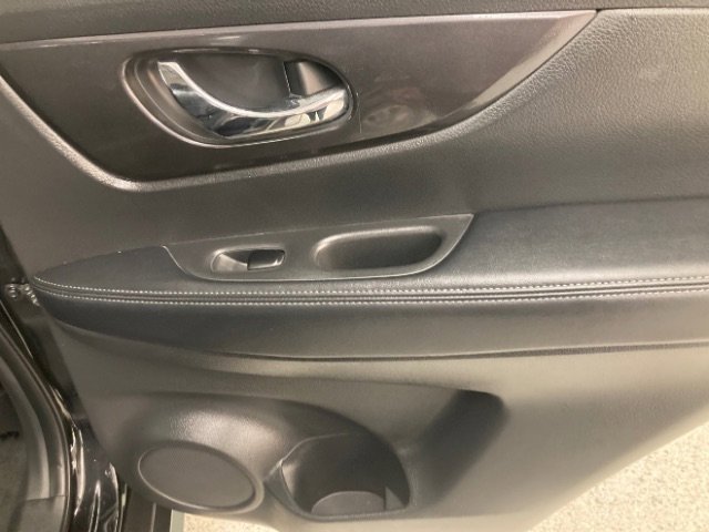 Used 2020 Nissan Rogue SV image 31