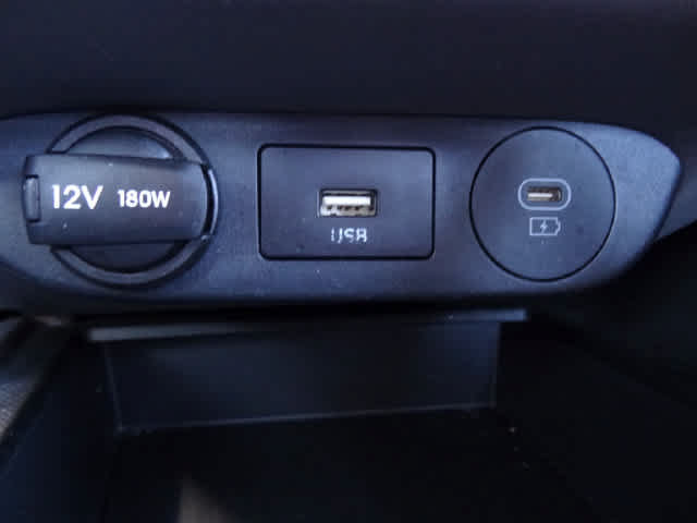 Used 2024 Hyundai Elantra SEL FWD image 35