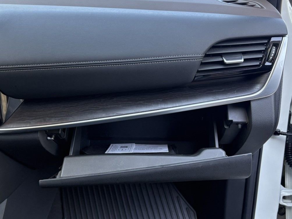 Certified 2022 Nissan Rogue Platinum w/ Head-Up Display Package image 31