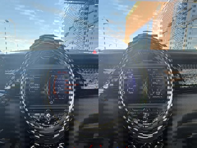 Used 2015 MINI Cooper S image 23