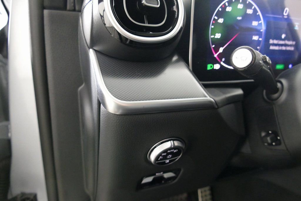 Used 2025 Mercedes-Benz GLC 350e 4MATIC w/ AMG Line image 14