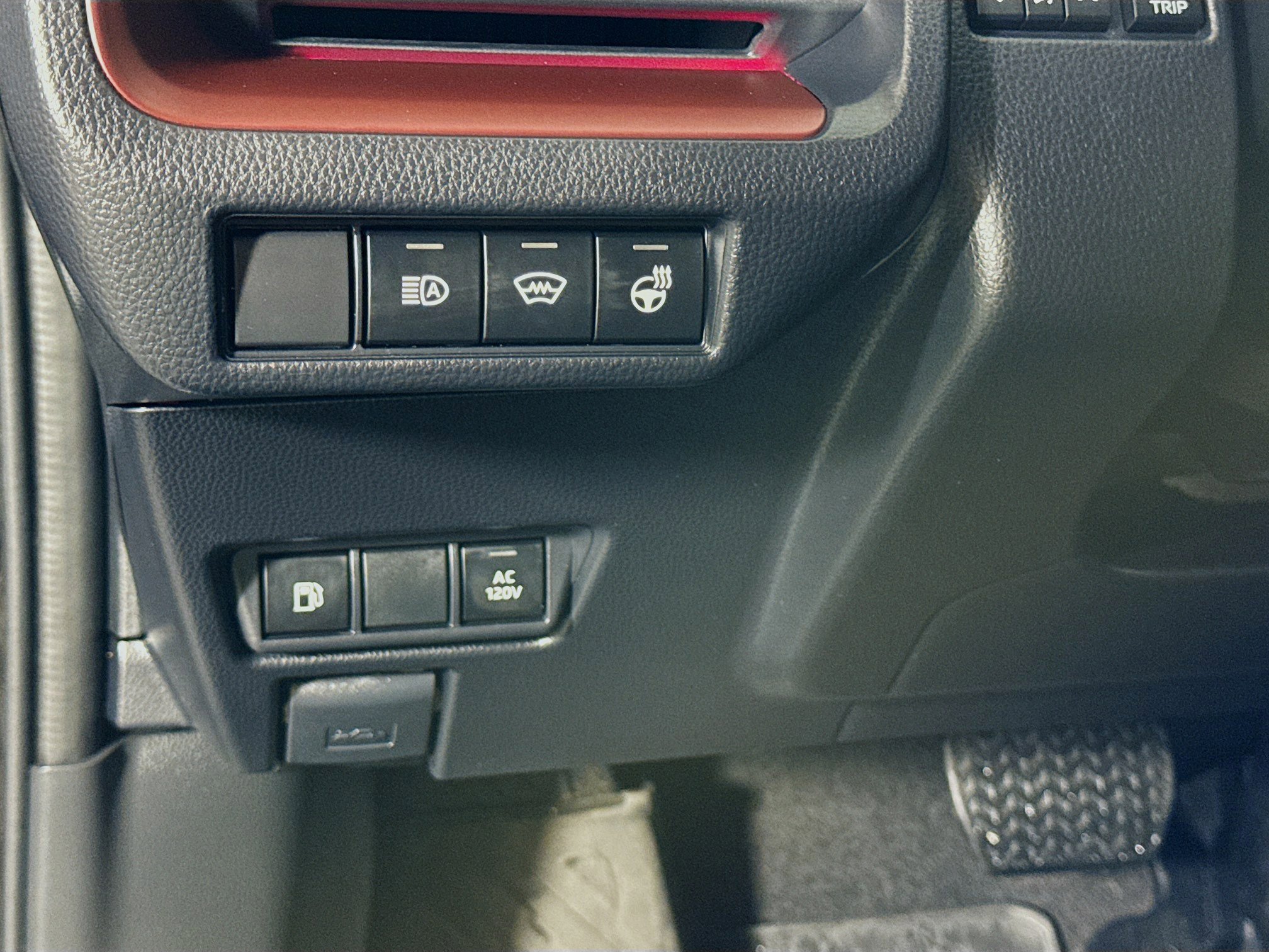 Used 2024 Toyota Prius Prime FWD image 10