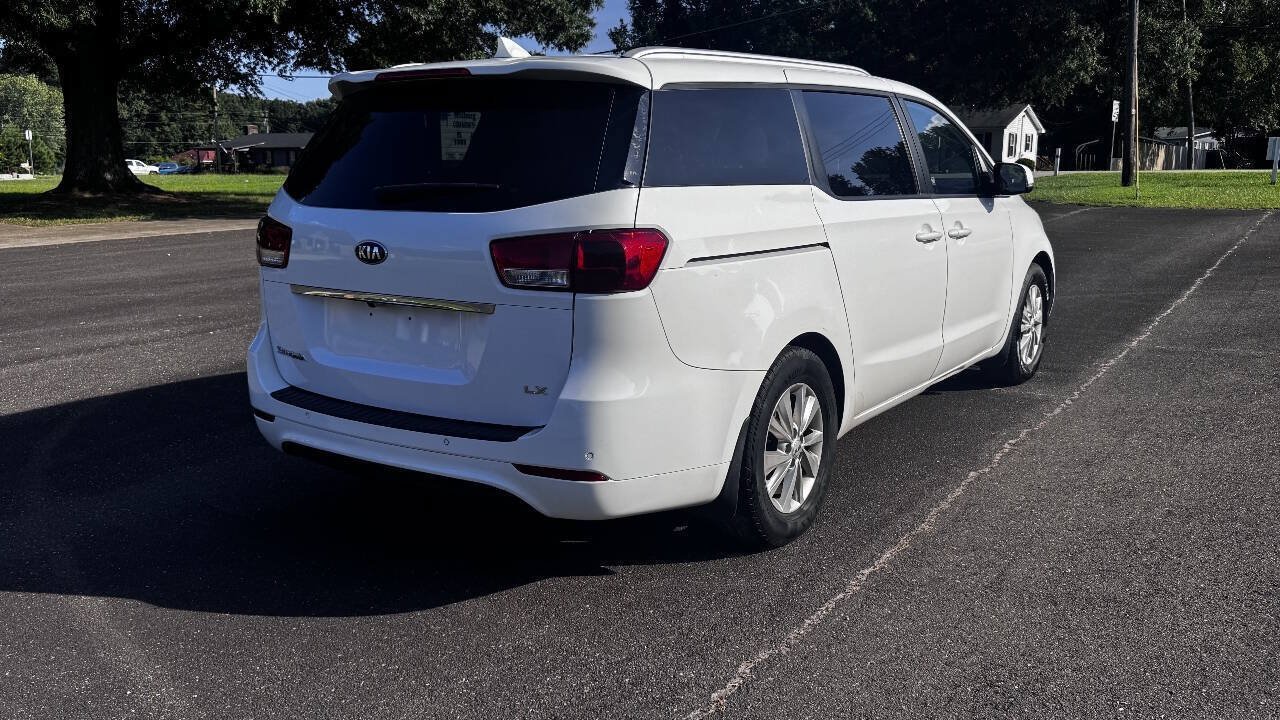 Used 2016 Kia Sedona LX w/ Option Group 020 FWD image 8