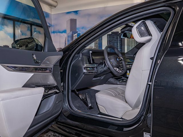 Used 2026 BMW 740i xDrive AWD/4WD image 13