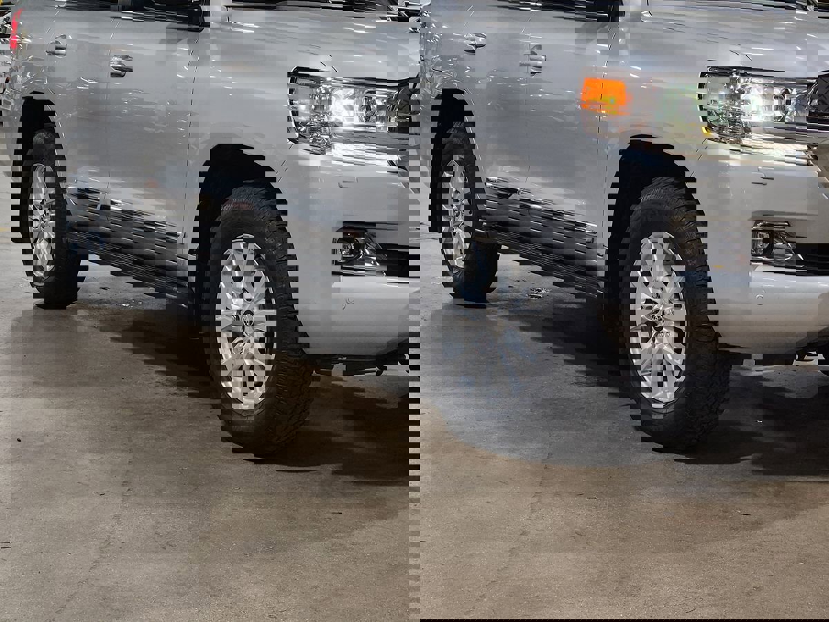 Used 2019 Toyota Land Cruiser image 16