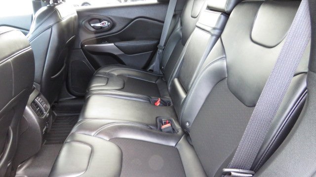 Used 2019 Jeep Cherokee Latitude Plus w/ Comfort/Convenience Group image 6