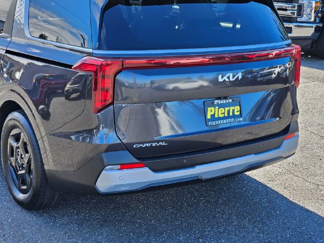 Used 2025 Kia Carnival FWD image 11