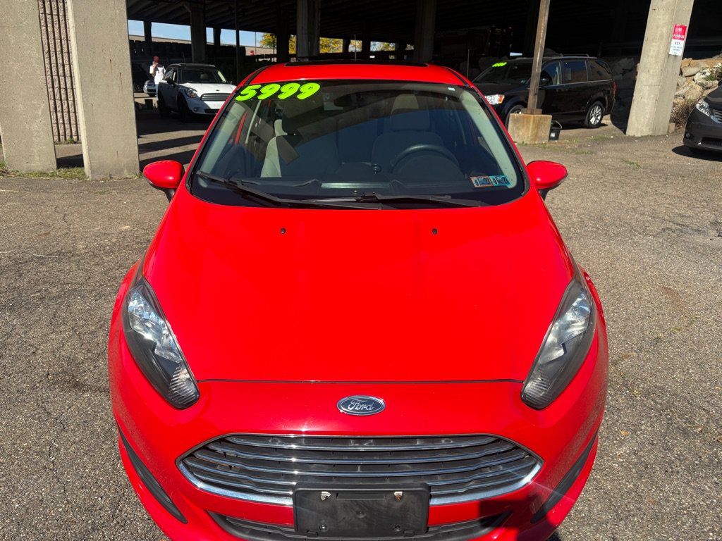Used 2014 Ford Fiesta SE w/ Comfort Package FWD image 2