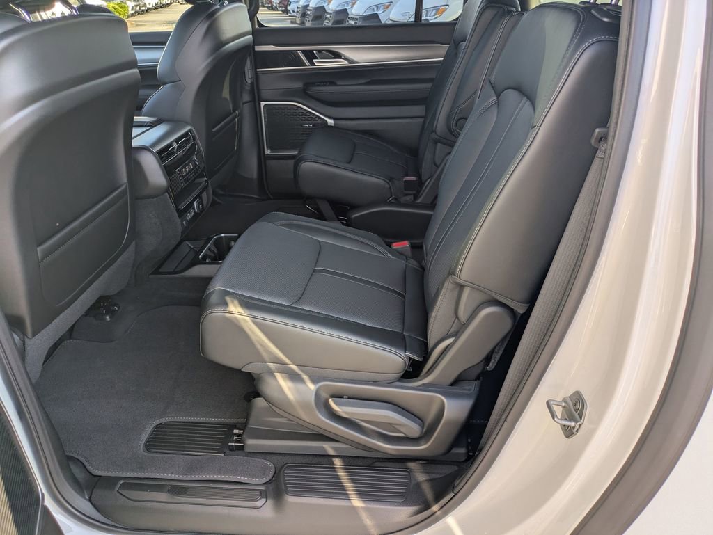 New 2025 Jeep Wagoneer L Series II image 28