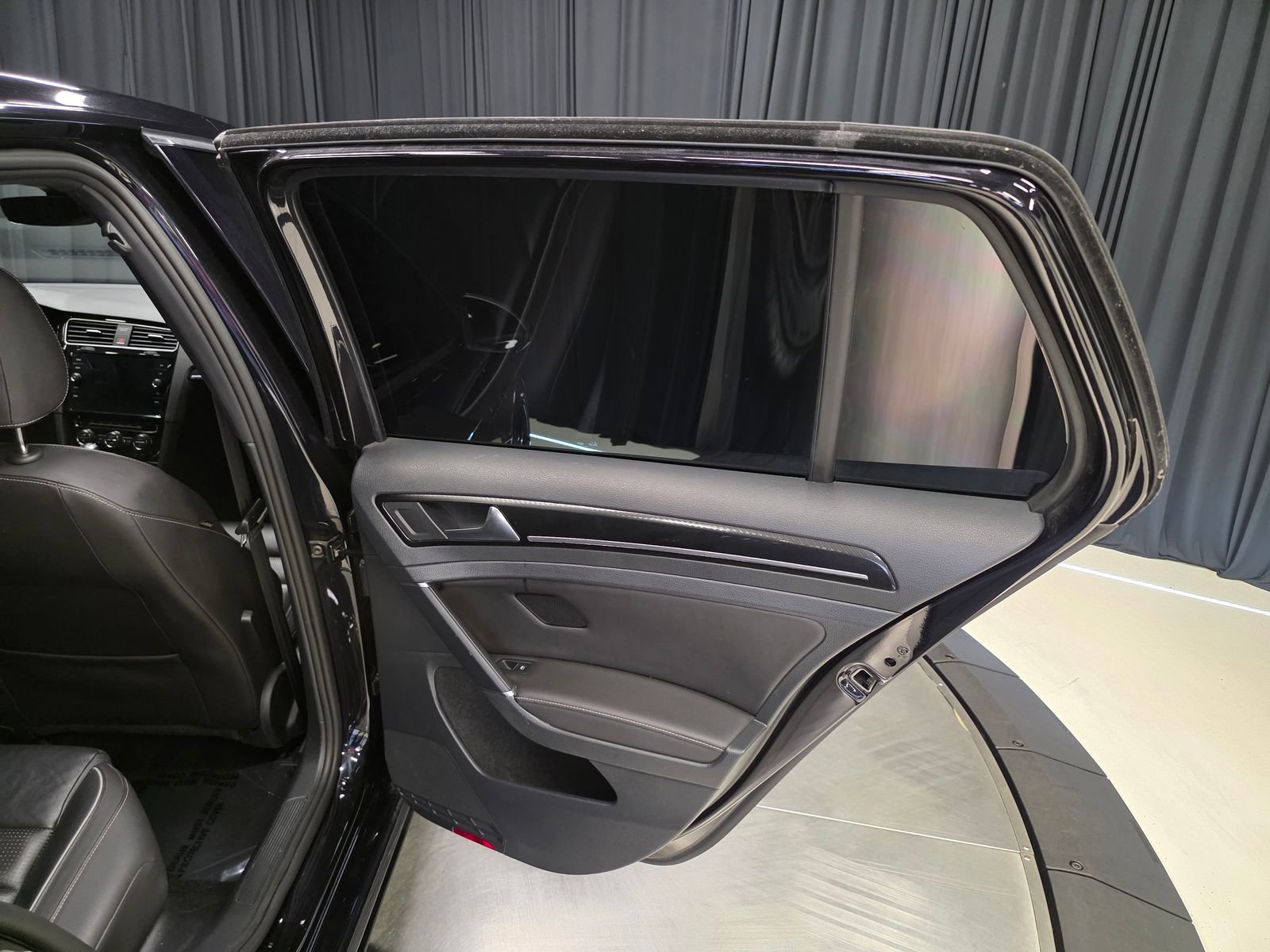 Used 2018 Volkswagen Golf R 4-Door AWD/4WD image 32