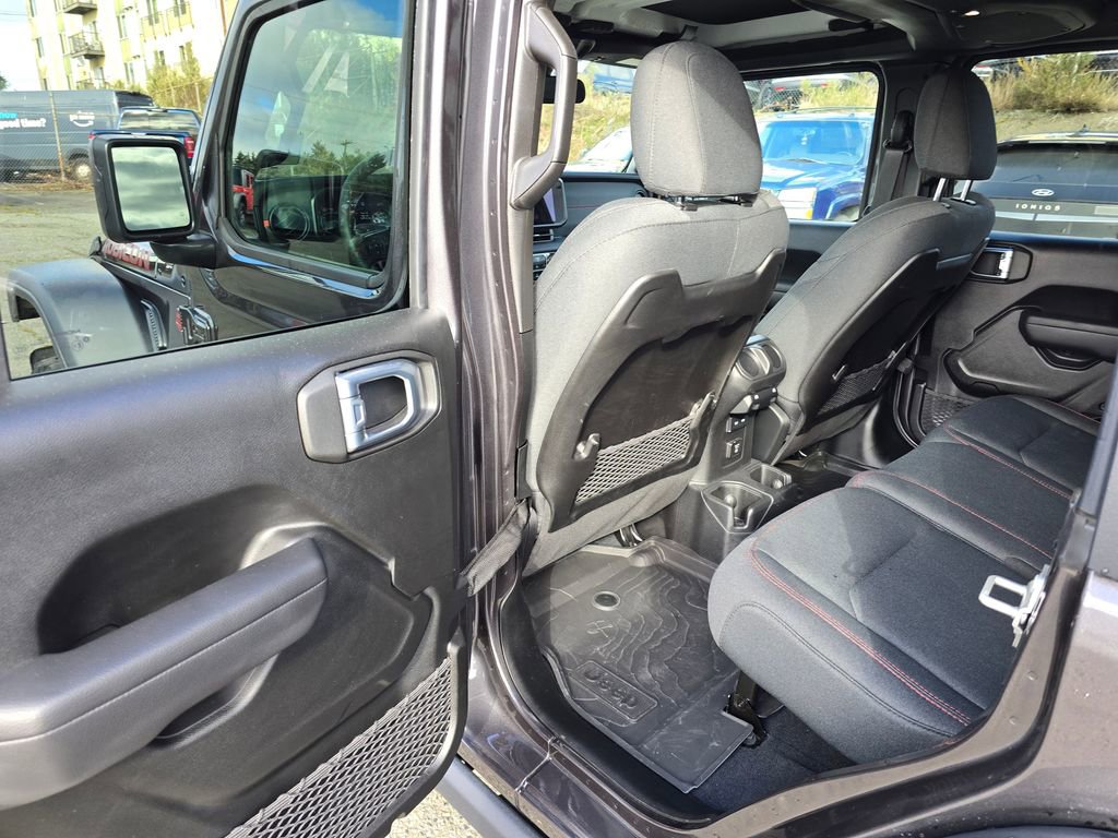 Used 2024 Jeep Wrangler Unlimited Rubicon w/ Convenience Group image 17