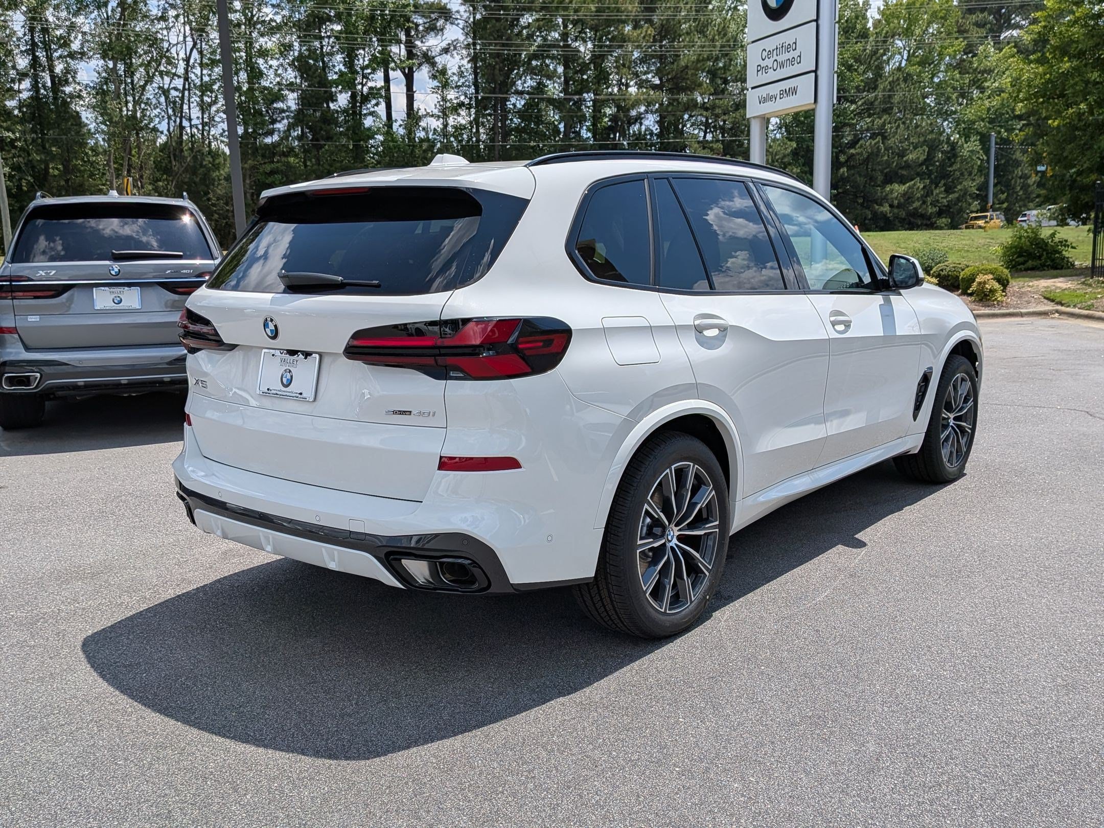 New 2026 BMW X5 sDrive40i w/ M Sport Package RWD image 3