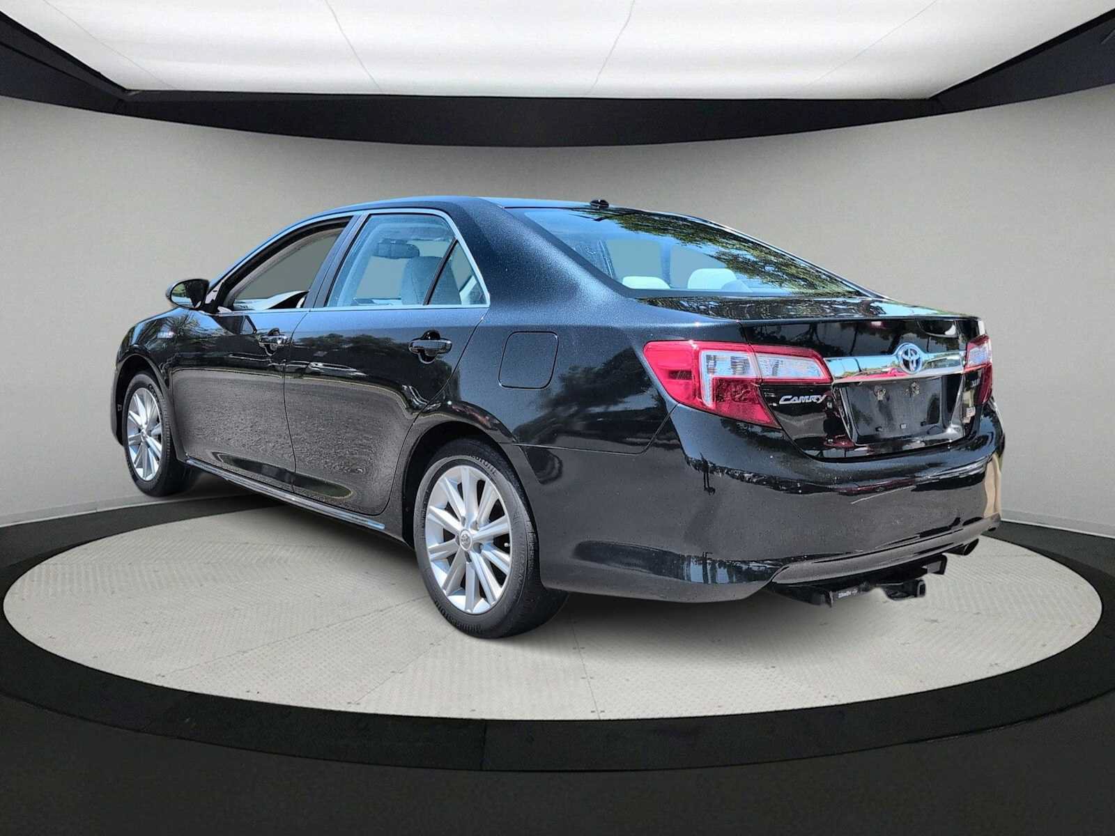 Used 2012 Toyota Camry XLE w/ Convenience Pkg FWD image 6