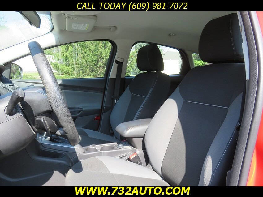 Used 2014 Ford Focus SE FWD image 23