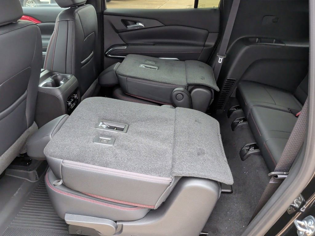 New 2026 Chevrolet Traverse RS image 37