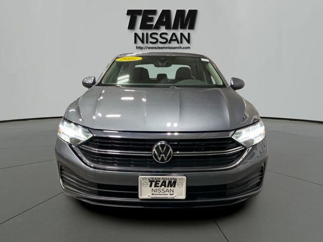 Used 2022 Volkswagen Jetta SE FWD image 2
