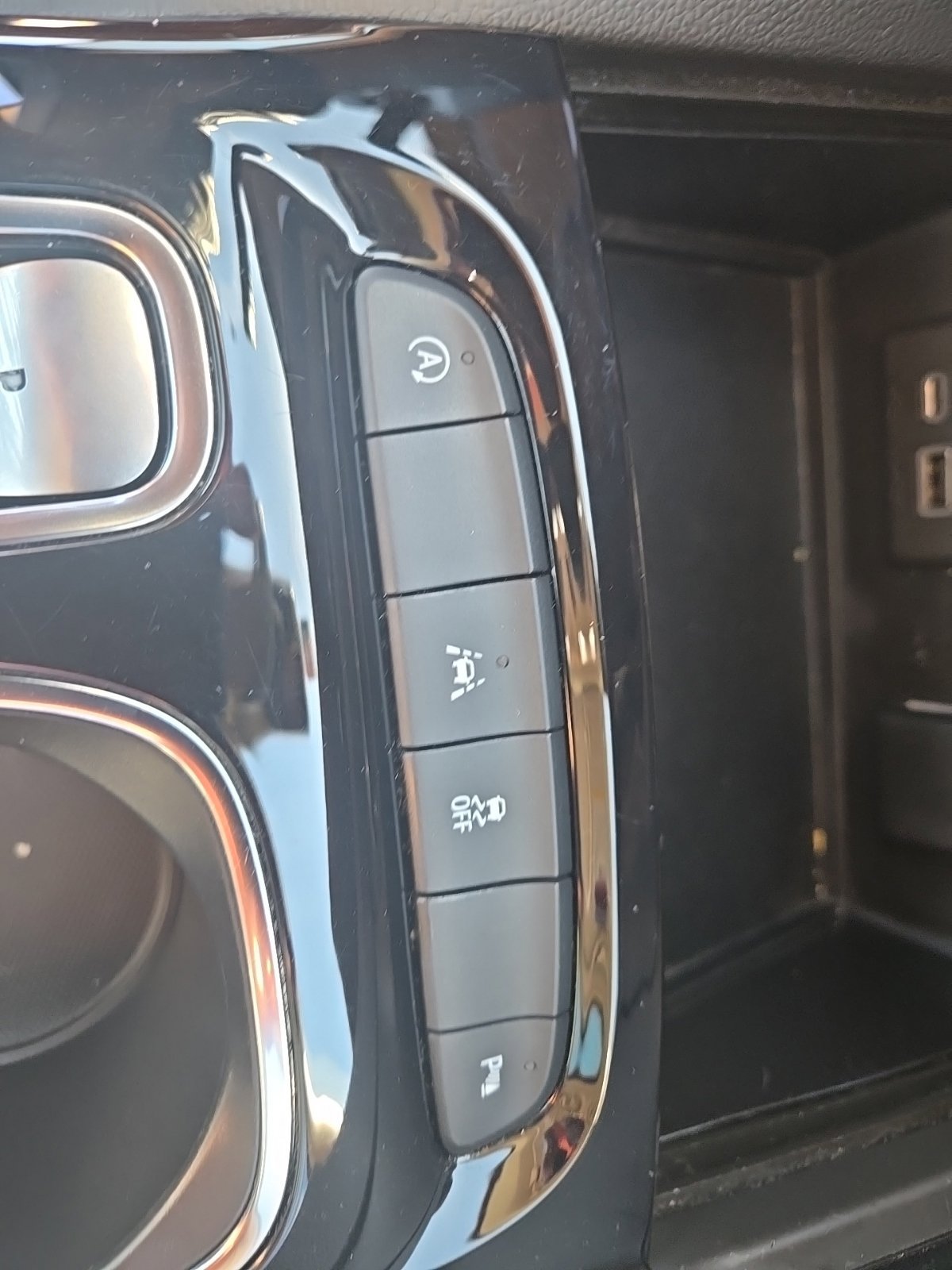 Used 2023 Buick Envision Essence w/ Technology Package I FWD image 23