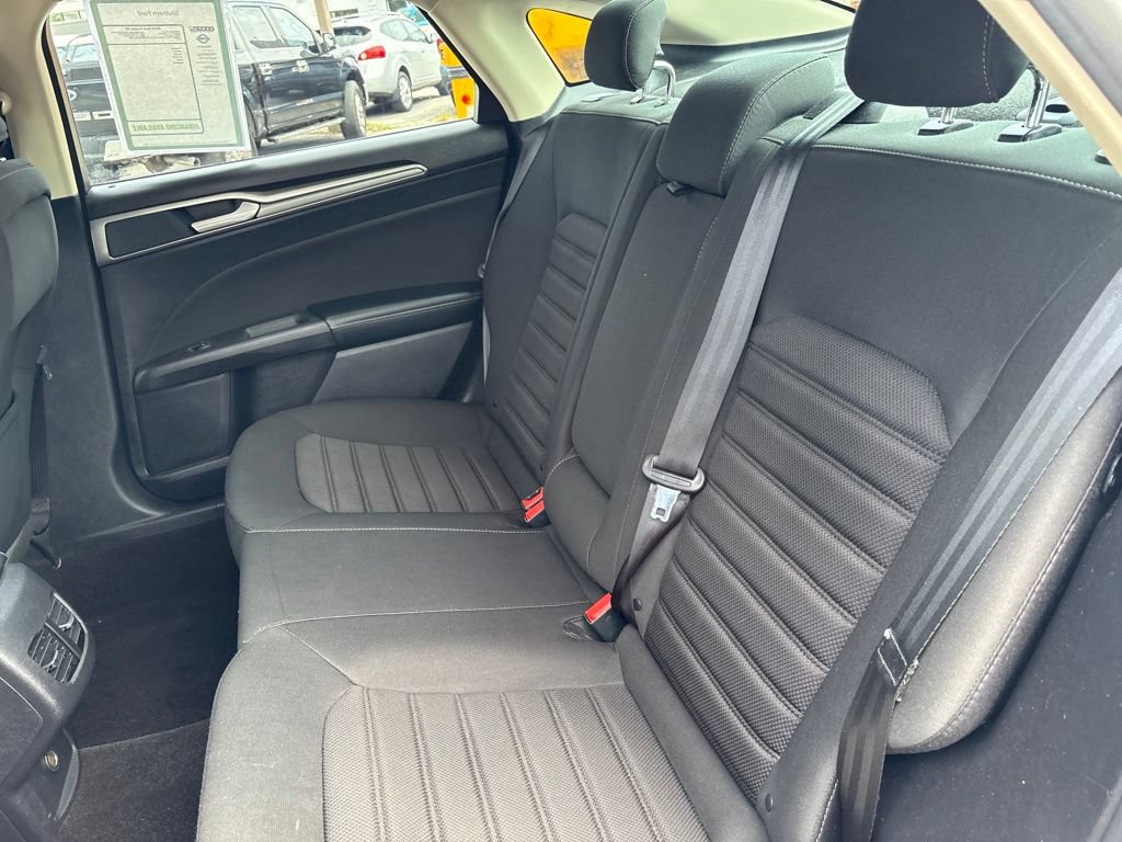 Used 2019 Ford Fusion SE FWD image 24