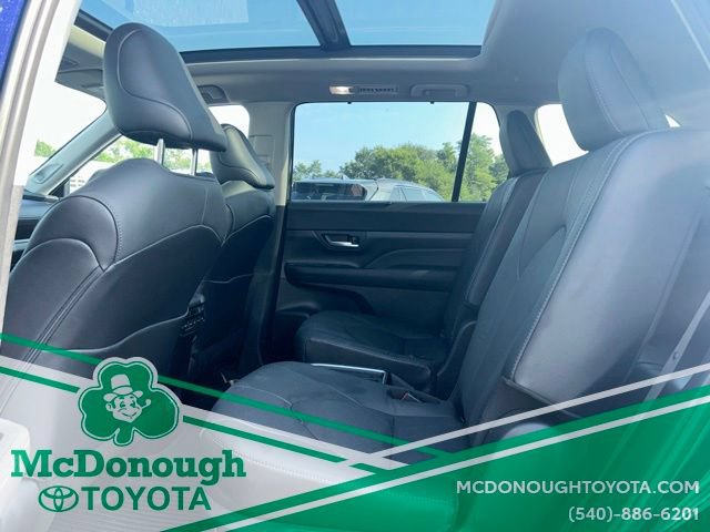 Used 2025 Toyota Grand Highlander AWD image 2