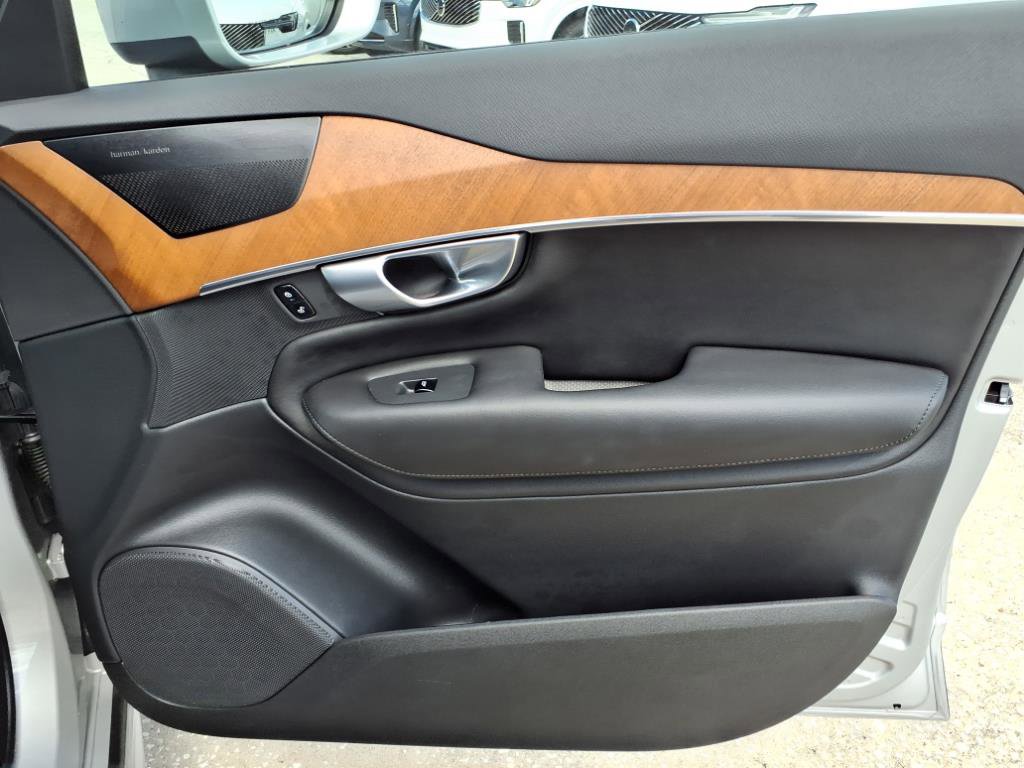 Certified 2024 Volvo XC90 T8 Plus w/ Protection Package Premier image 13