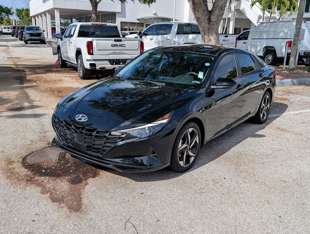 Used 2023 Hyundai Elantra SEL w/ Convenience Package image 3