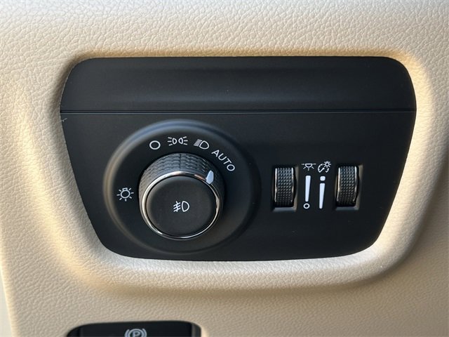 Used 2024 Jeep Grand Cherokee Limited image 19