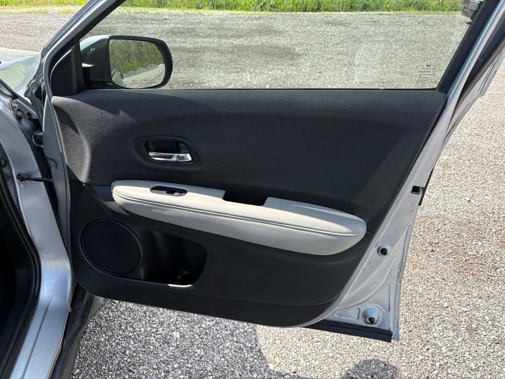 Used 2019 Honda HR-V LX image 16