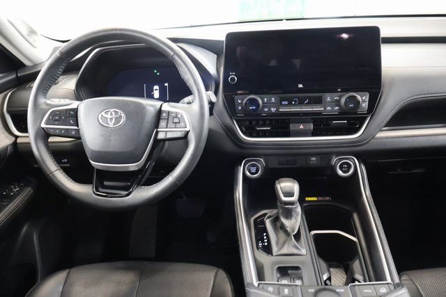 Used 2024 Toyota Grand Highlander Limited image 13