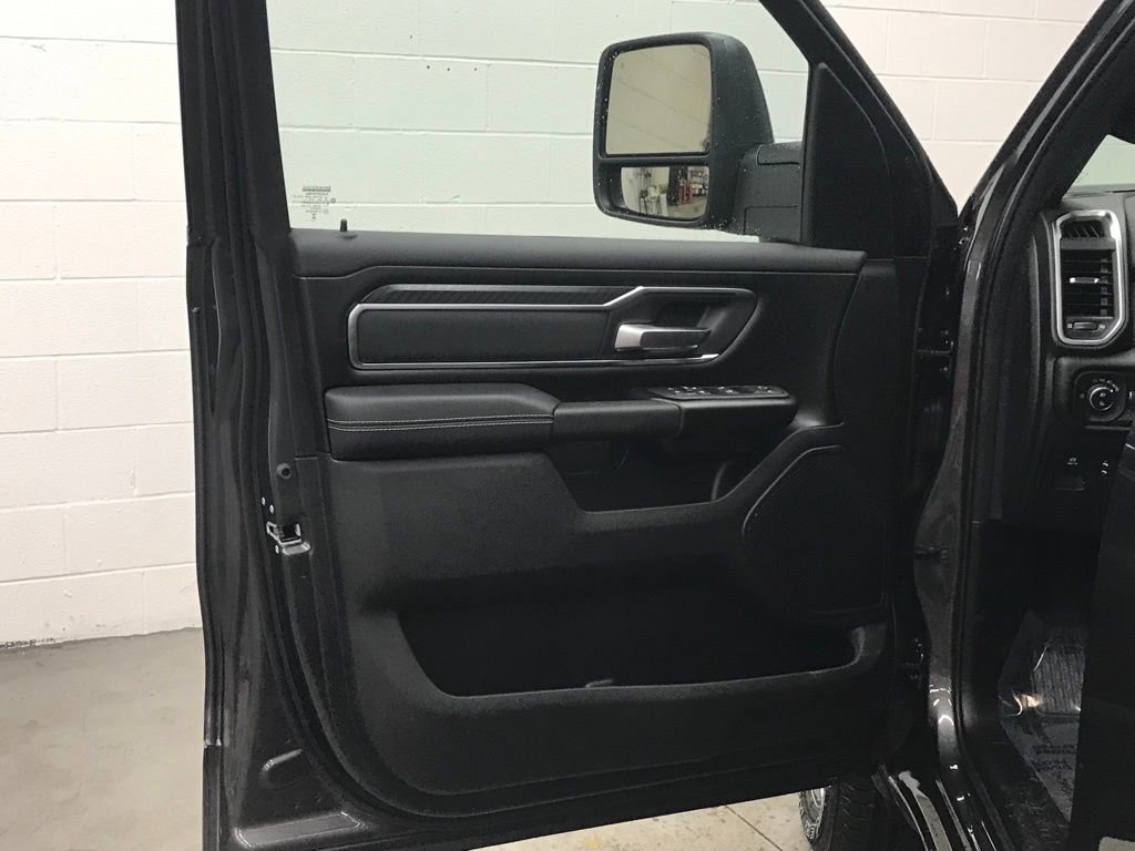 New 2026 RAM 1500 4x4 Crew Cab image 9