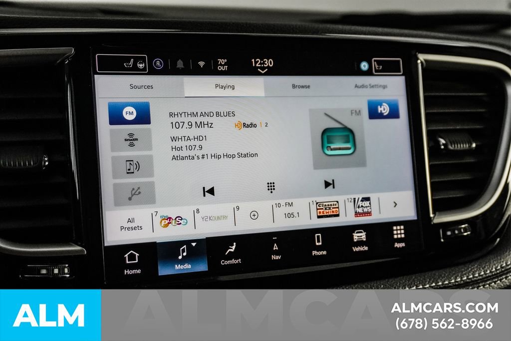 Used 2024 Chrysler Pacifica Select image 40