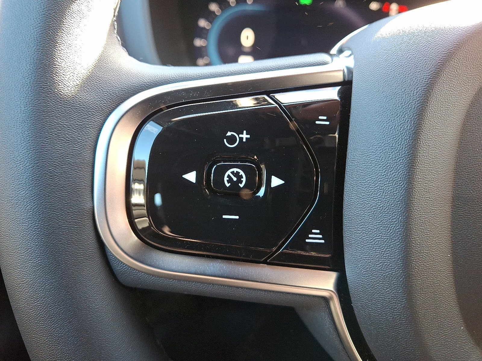 Certified 2024 Volvo S60 B5 Plus w/ Climate Package image 20