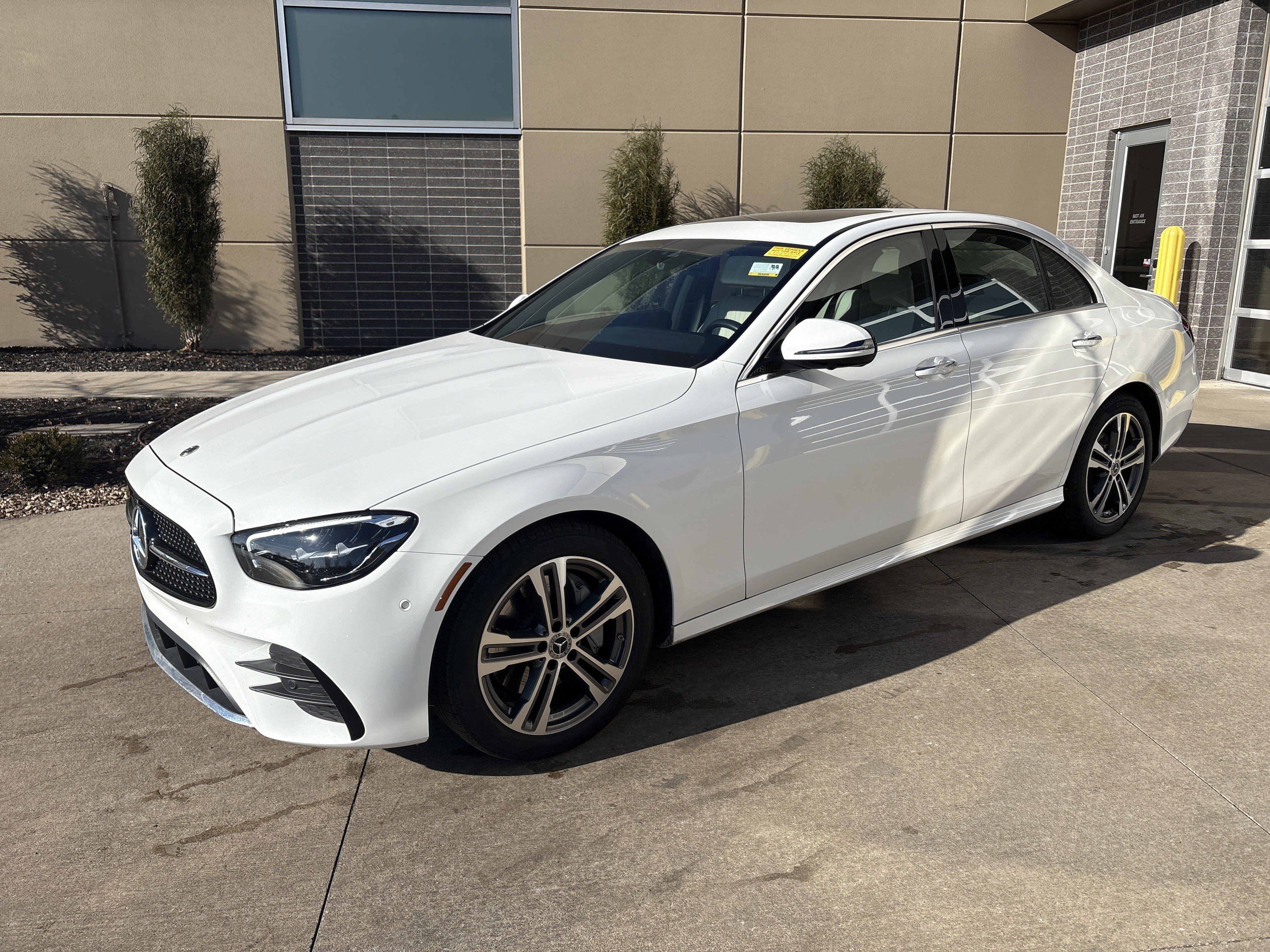 Used 2023 Mercedes-Benz E 350 4MATIC Sedan image 5