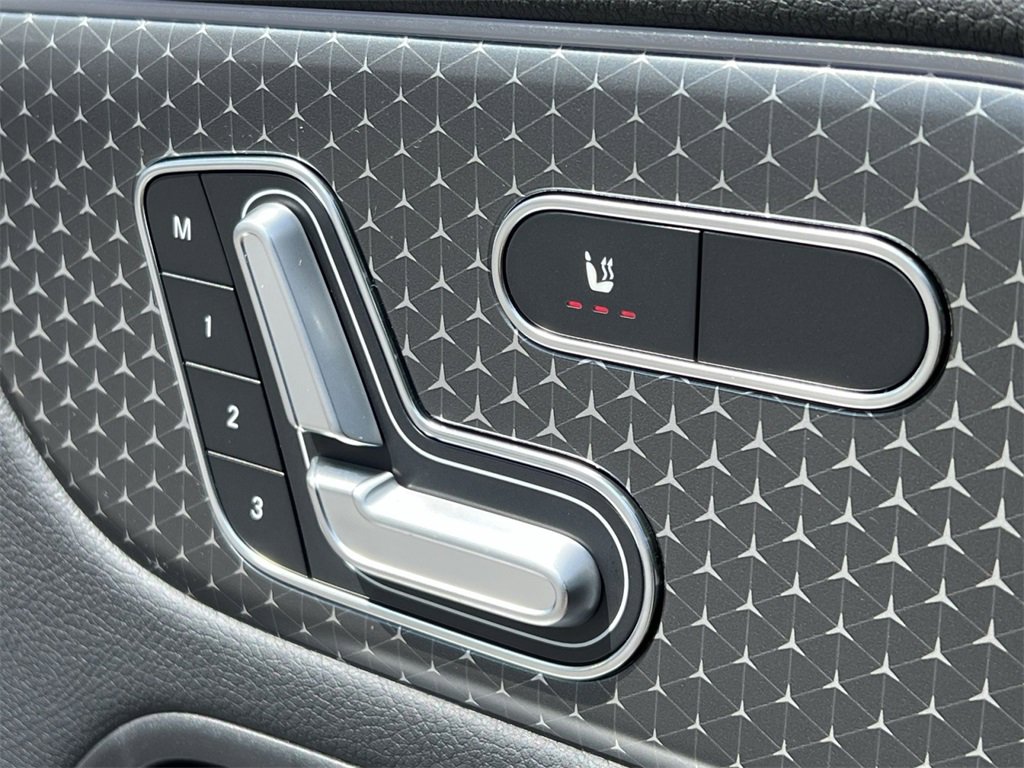 Certified 2025 Mercedes-Benz GLA 250 4MATIC image 33