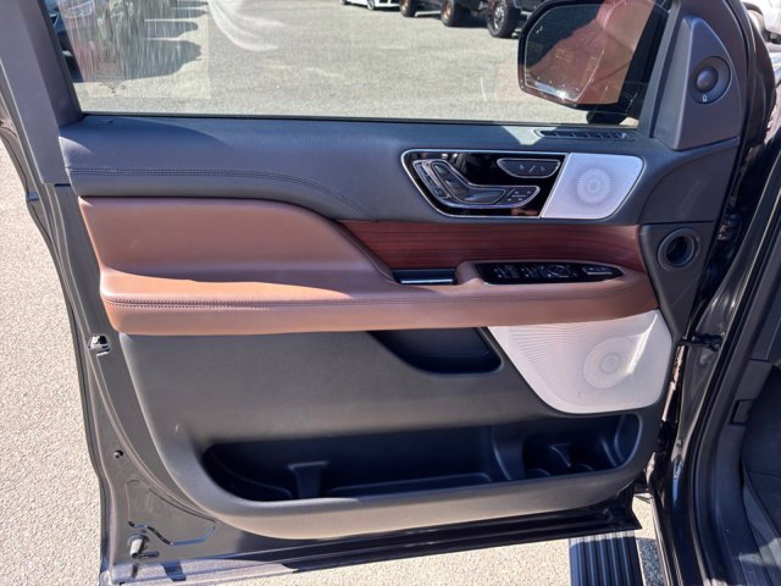 Used 2023 Lincoln Navigator L Reserve image 11