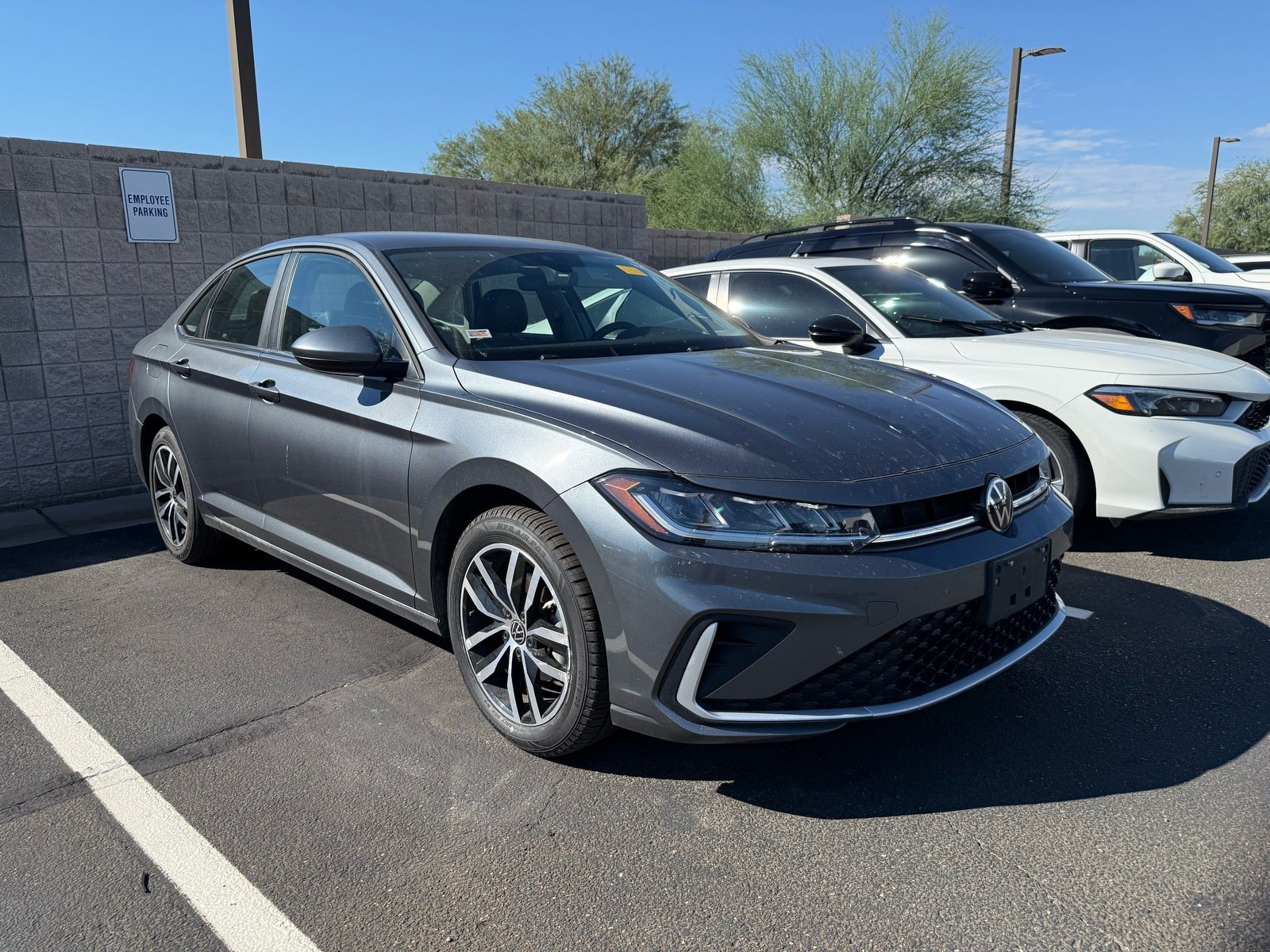 Used 2025 Volkswagen Jetta SE FWD image 5