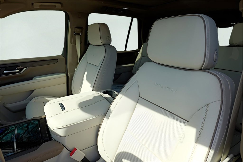 New 2026 GMC Yukon Denali w/ Sun & Power Step Package image 10