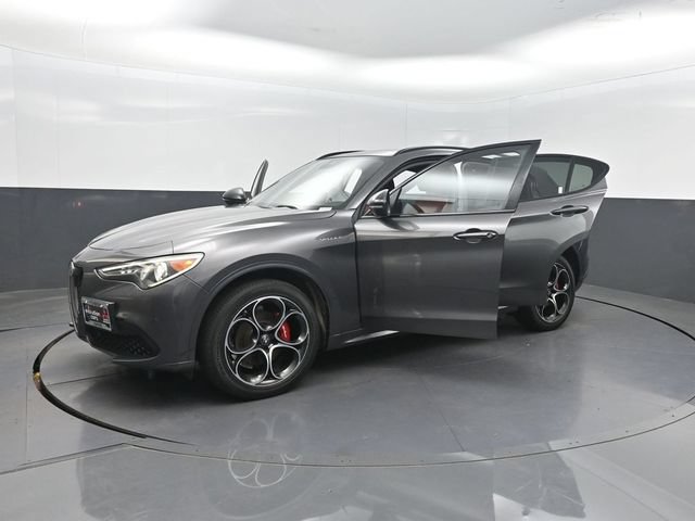 Used 2023 Alfa Romeo Stelvio Veloce AWD/4WD image 35